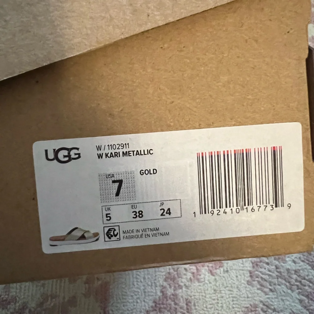 Ugg Kari Metallic Sandals sz 7 - Picture 6 of 6